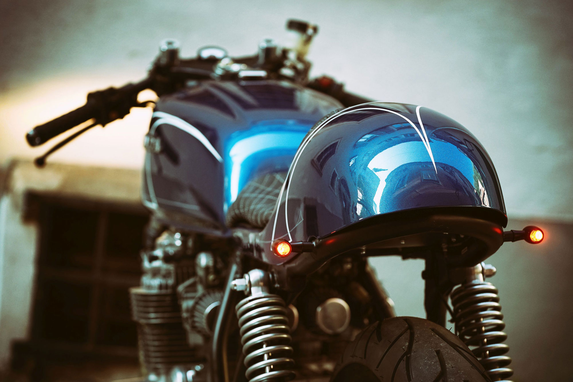 TITAN-BLUE-VALENTINE_Honda-Umba-CB-650-Four_Cafe-Racer-Graz-Motorrad-Umbau-Oesterreich-Vintage_Custom-Bikes-Einzigartiges-Design-(14)